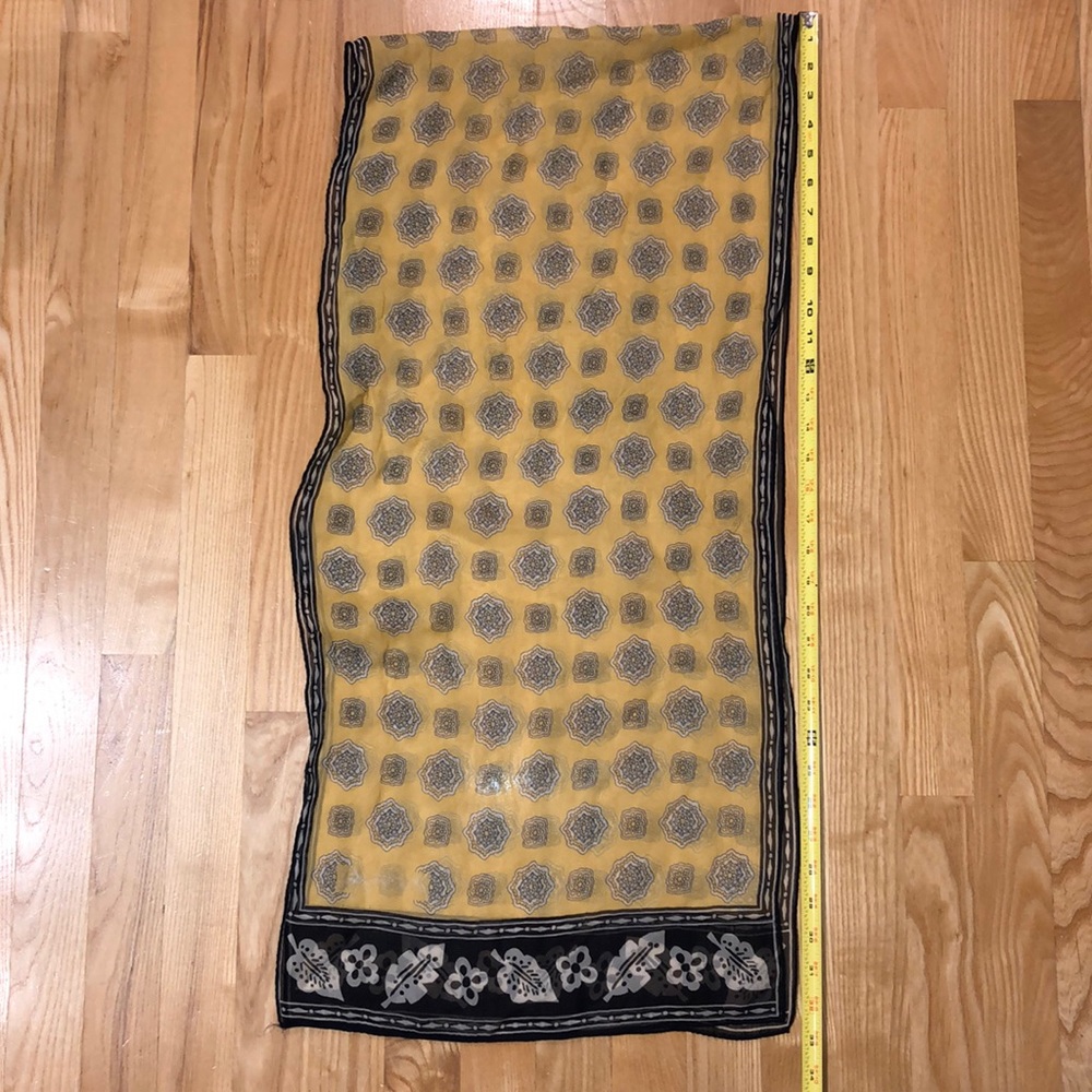 Banana Republic scarf 1’ x 5’
